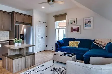 Stylish East Nashville Townhouse For 6